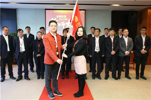 誓师大会物业授旗_副本.jpg