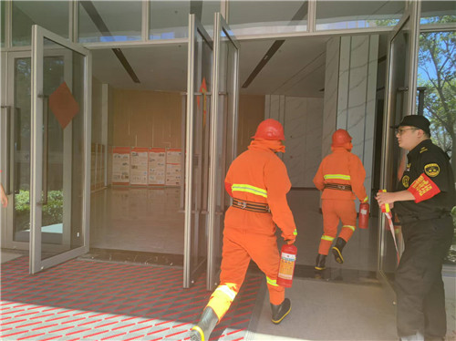 酷热“烤”验下，企福物业为园区安全“降温”