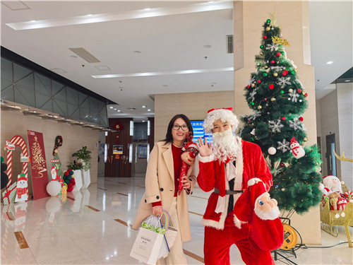 叮咚！企福“圣诞老人”已送达，请查收今日份甜蜜！